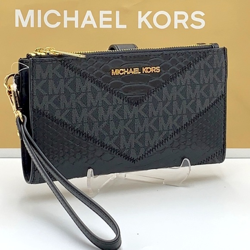 MICHAEL KORS
Black MULTI
LG DOUBLE ZIP WRSTLT
Crocodile Leather Snakeskin